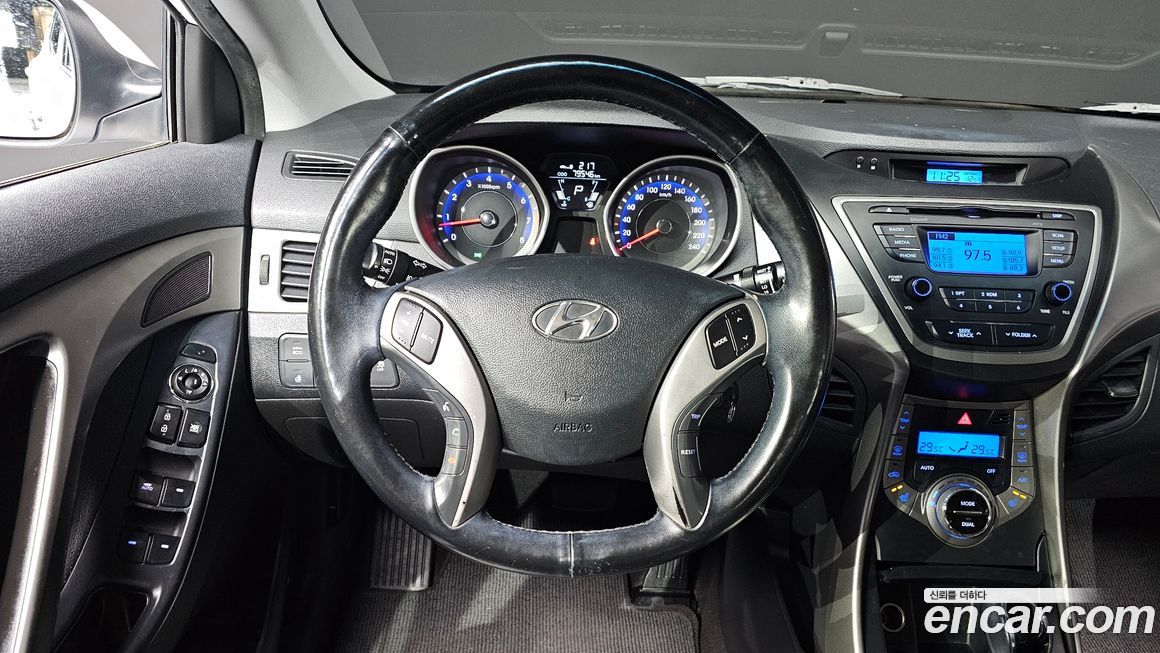 Hyundai AVANTE 2013