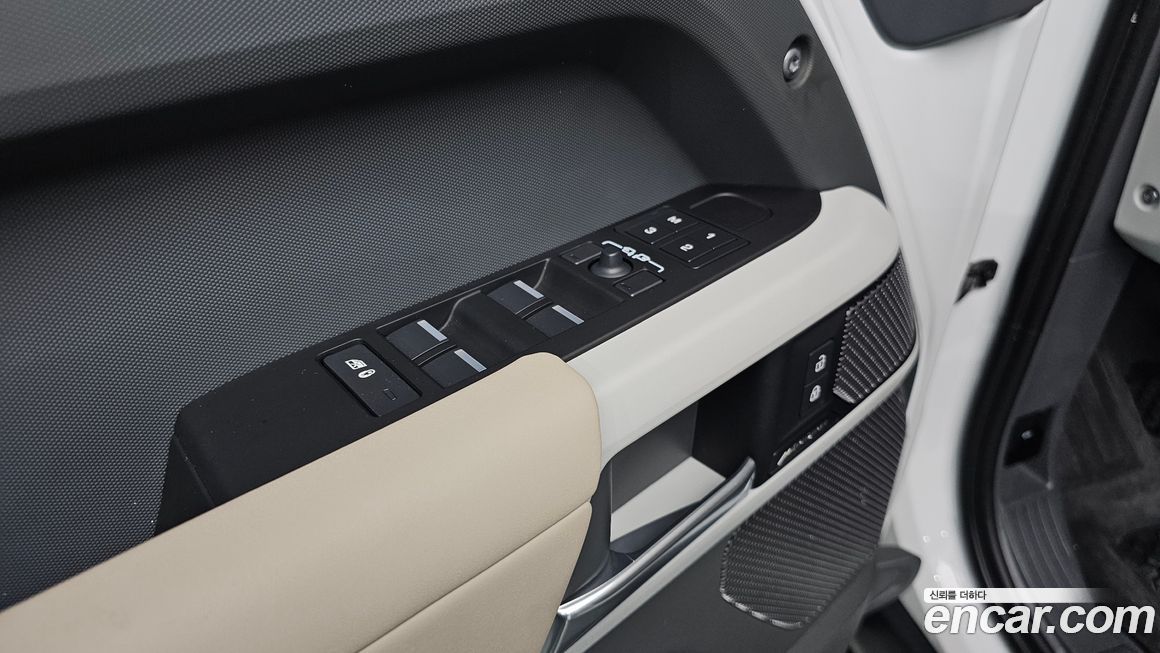 Land Rover Defender 2024