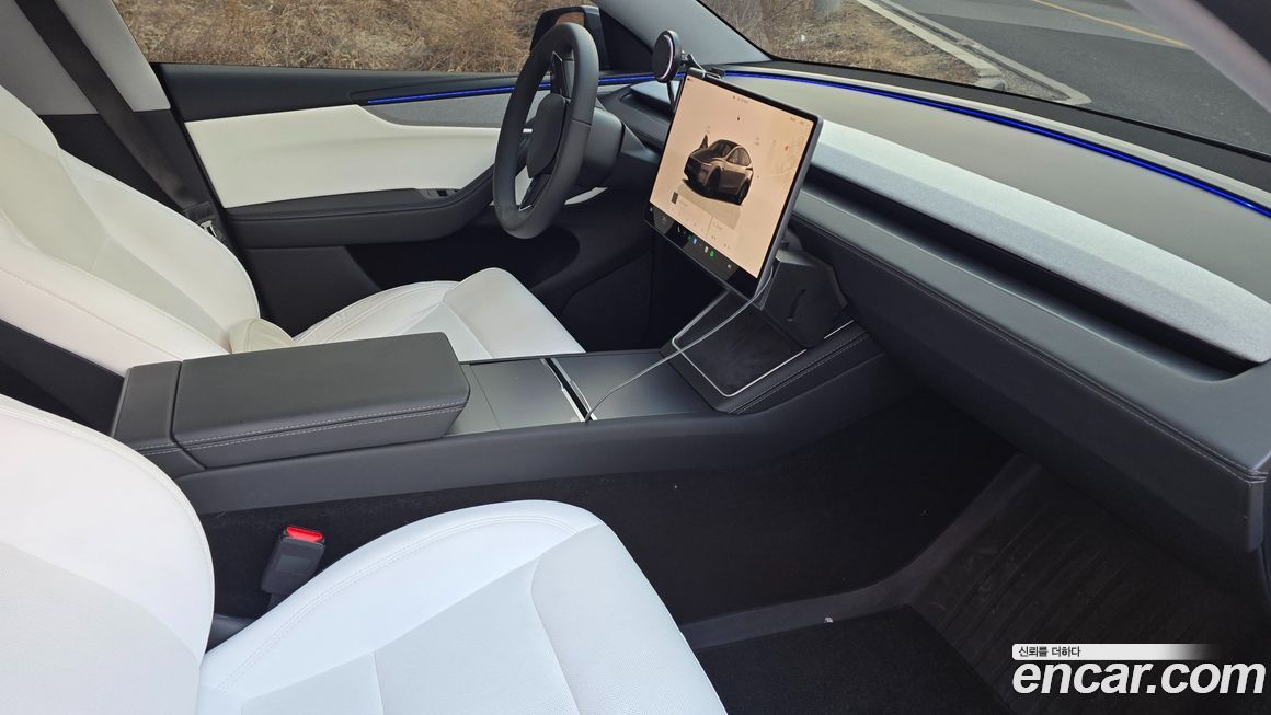 Tesla Model Y 2025