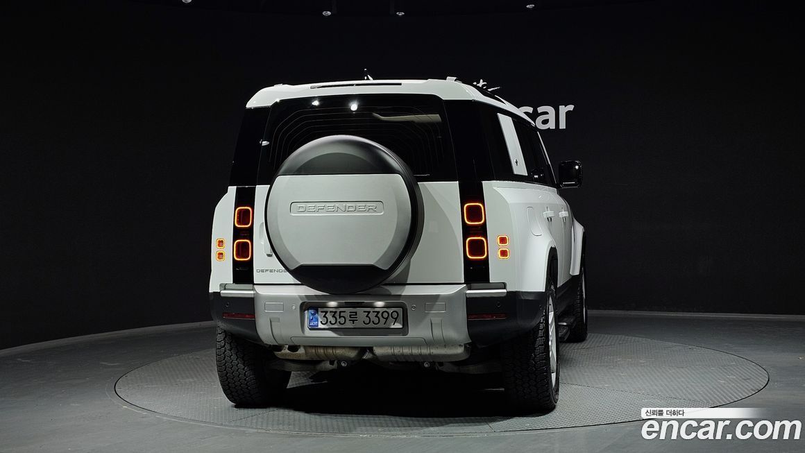 Land Rover Defender 2024