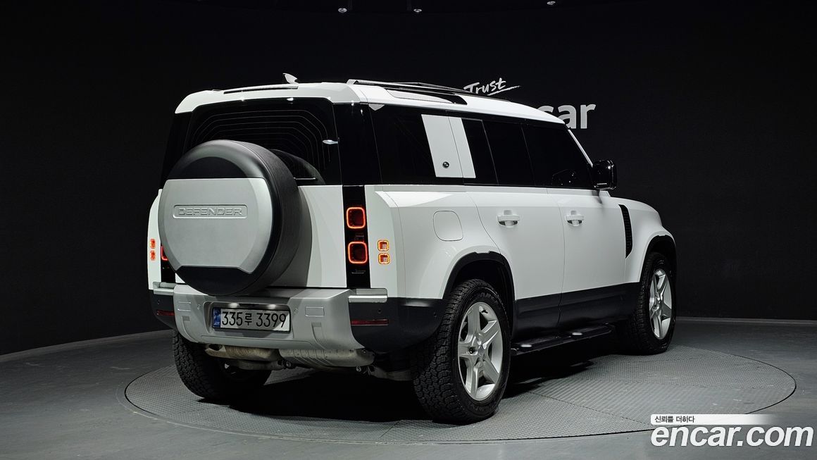 Land Rover Defender 2024