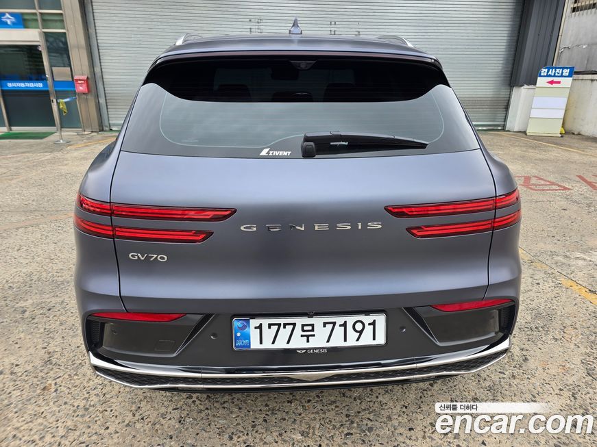 Genesis GV70 2025