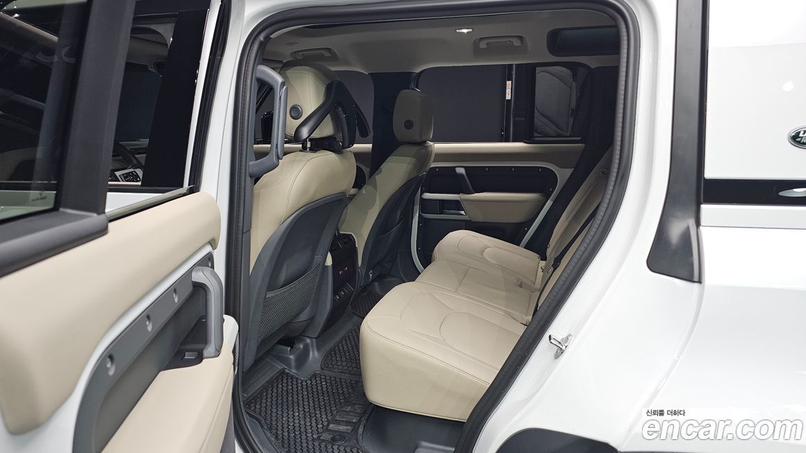 Land Rover Defender 2024