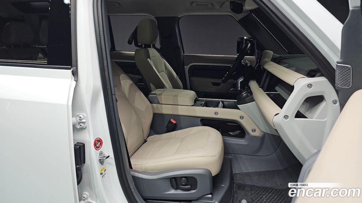 Land Rover Defender 2024