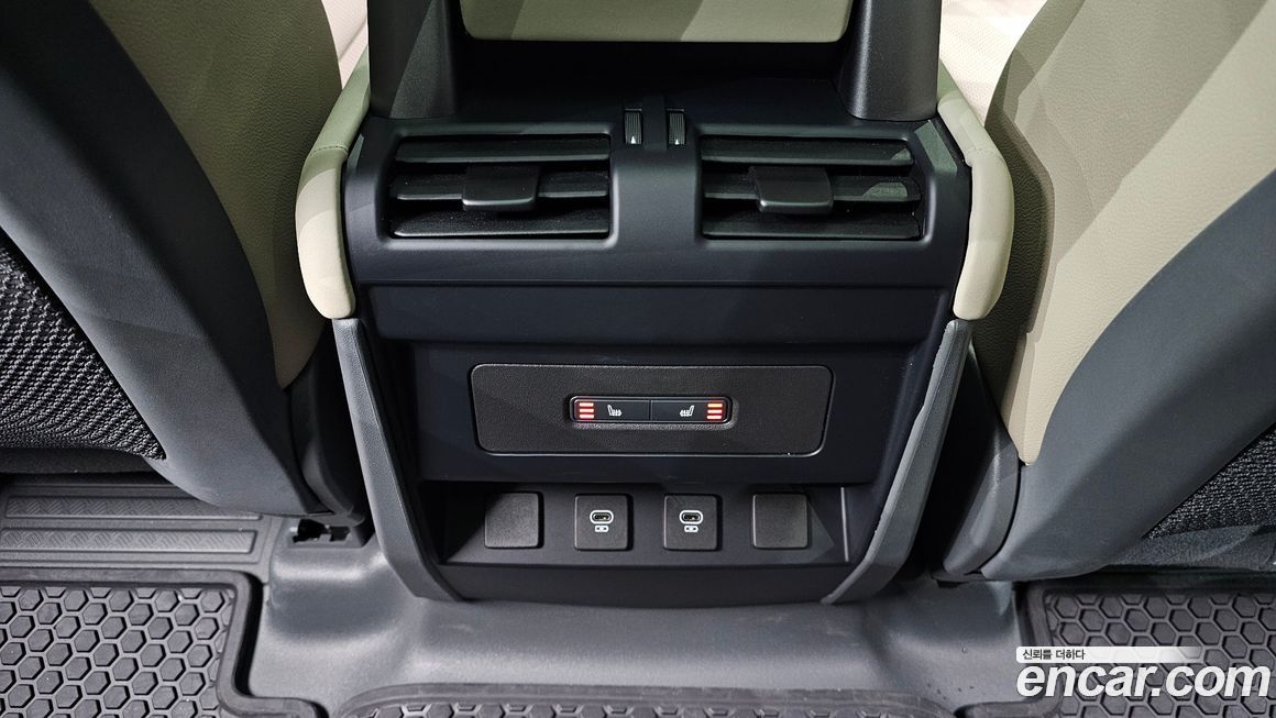 Land Rover Defender 2024