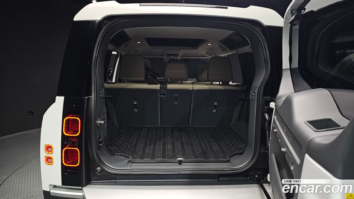 Land Rover Defender 2024