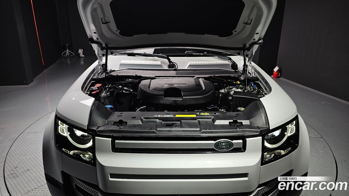 Land Rover Defender 2024