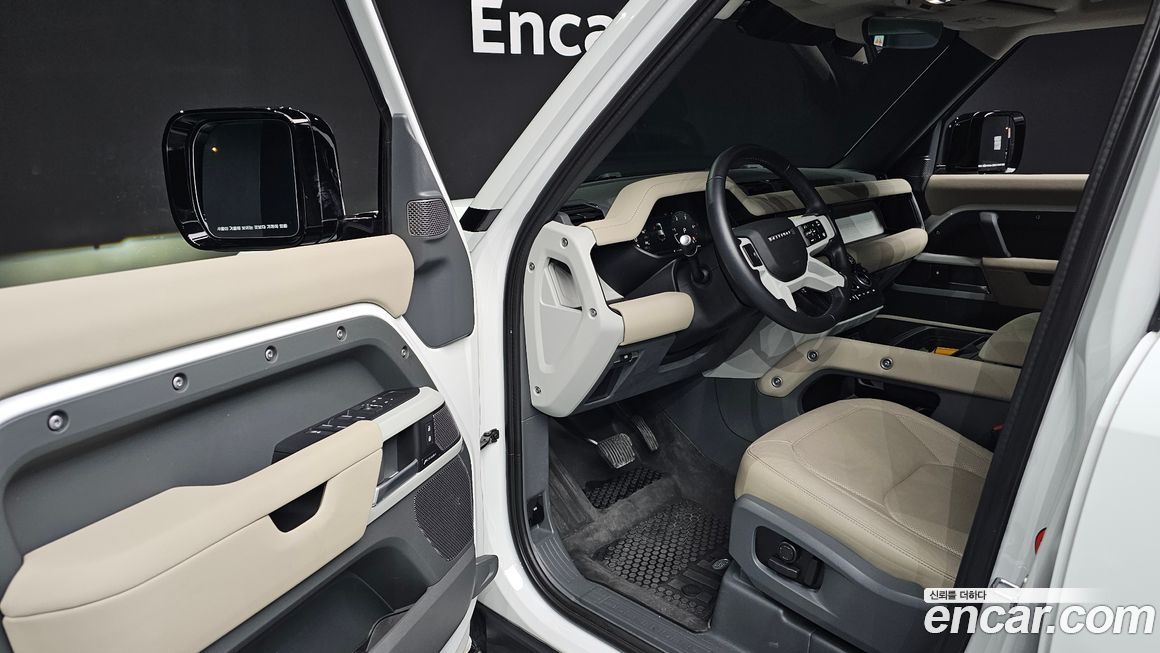 Land Rover Defender 2024