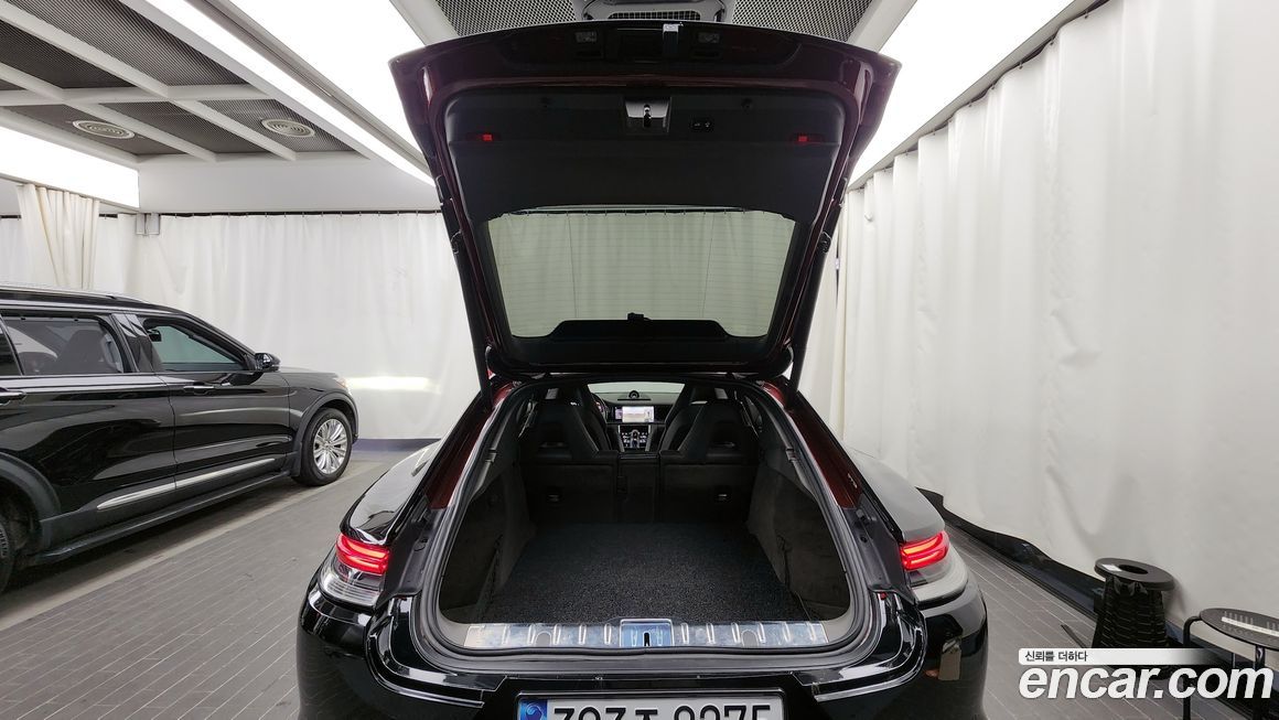 Porsche Panamera 2021