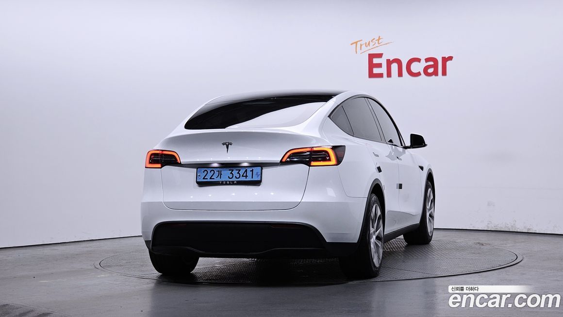 Tesla Model Y 2024