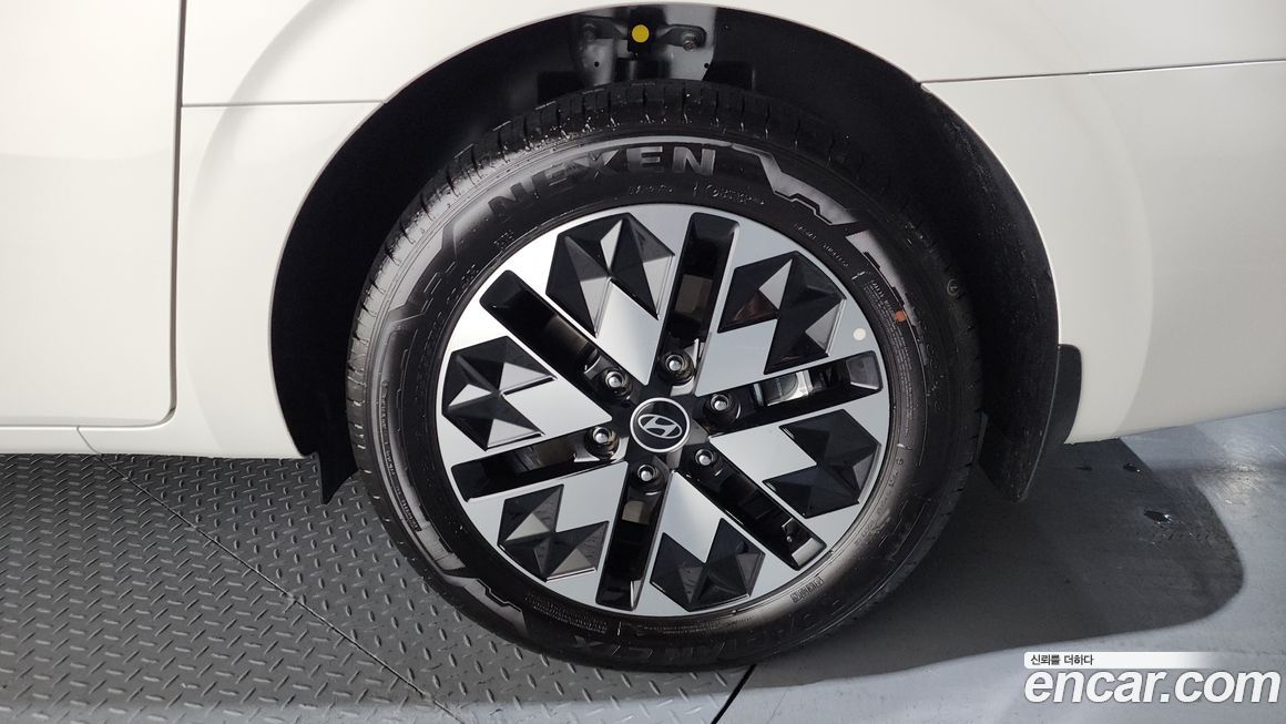Hyundai Staria 2025