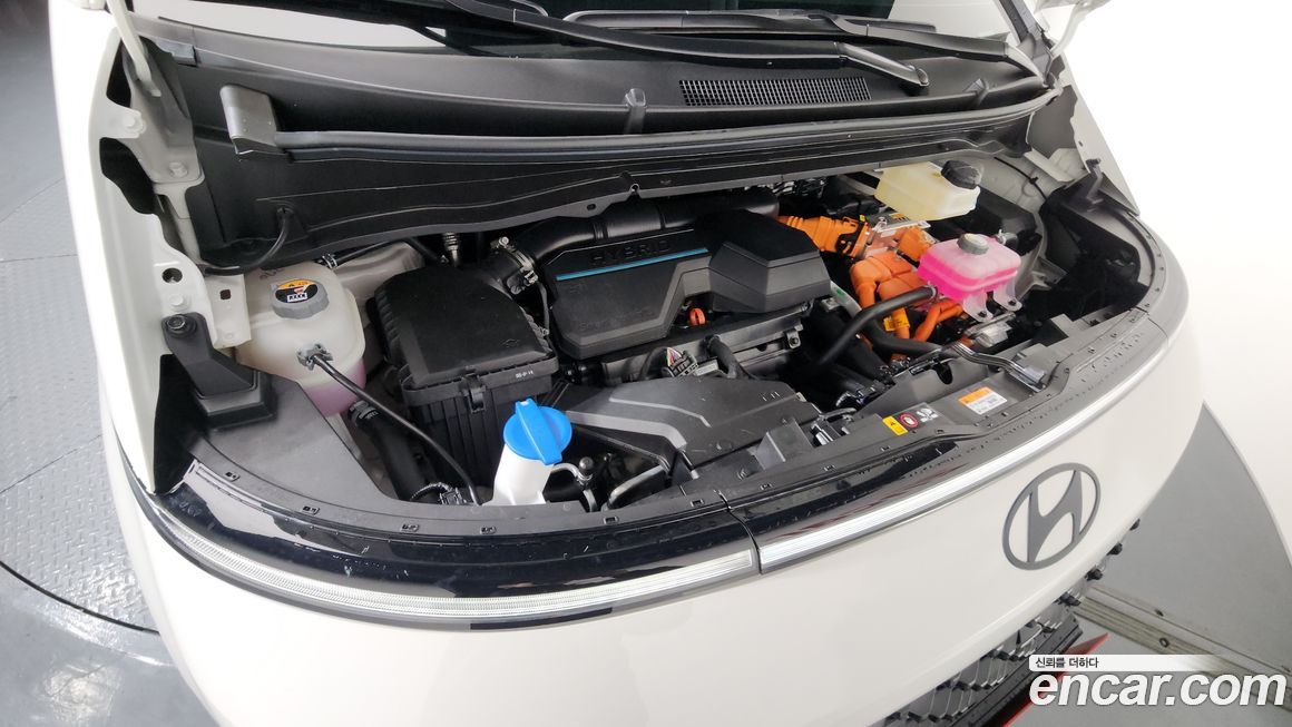 Hyundai Staria 2025