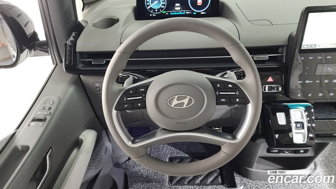 Hyundai Staria 2025