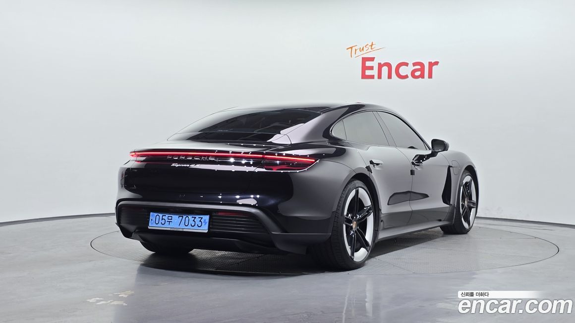 Porsche Taycan 2025