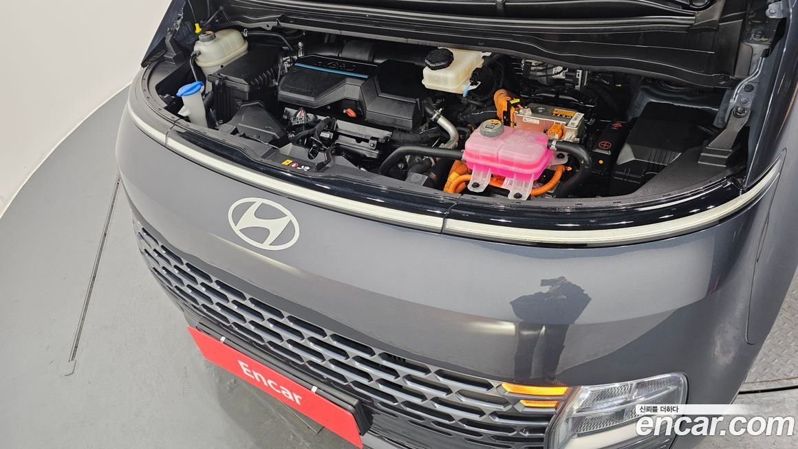 Hyundai Staria 2025