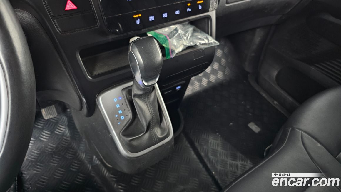 Hyundai Staria 2025