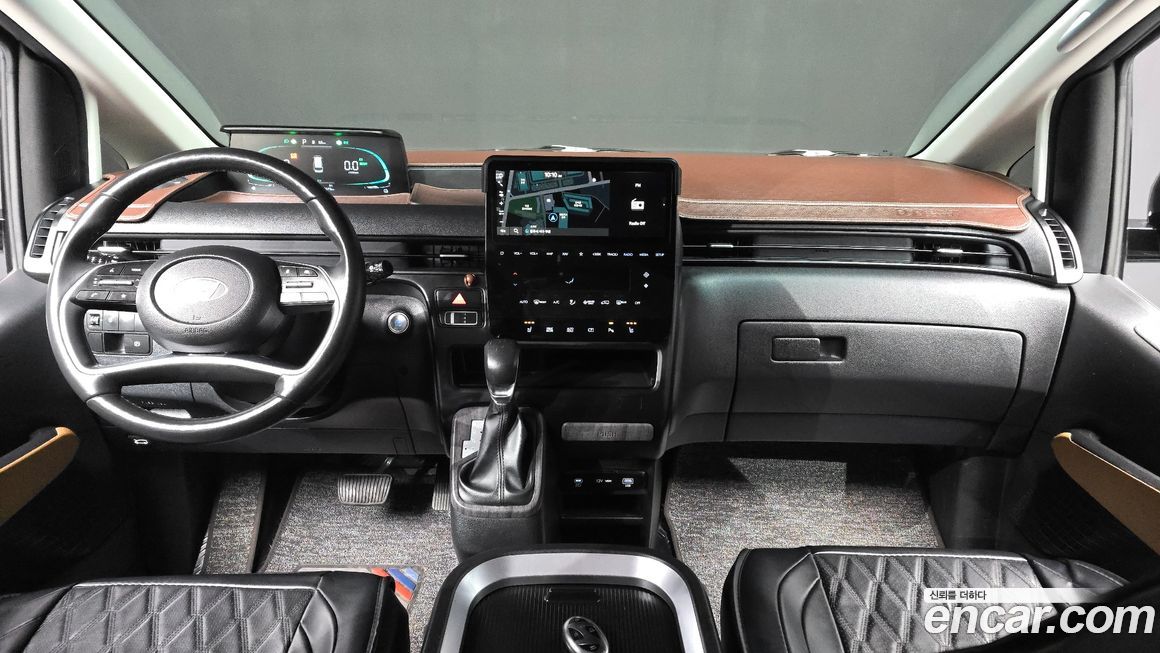Hyundai Staria 2025