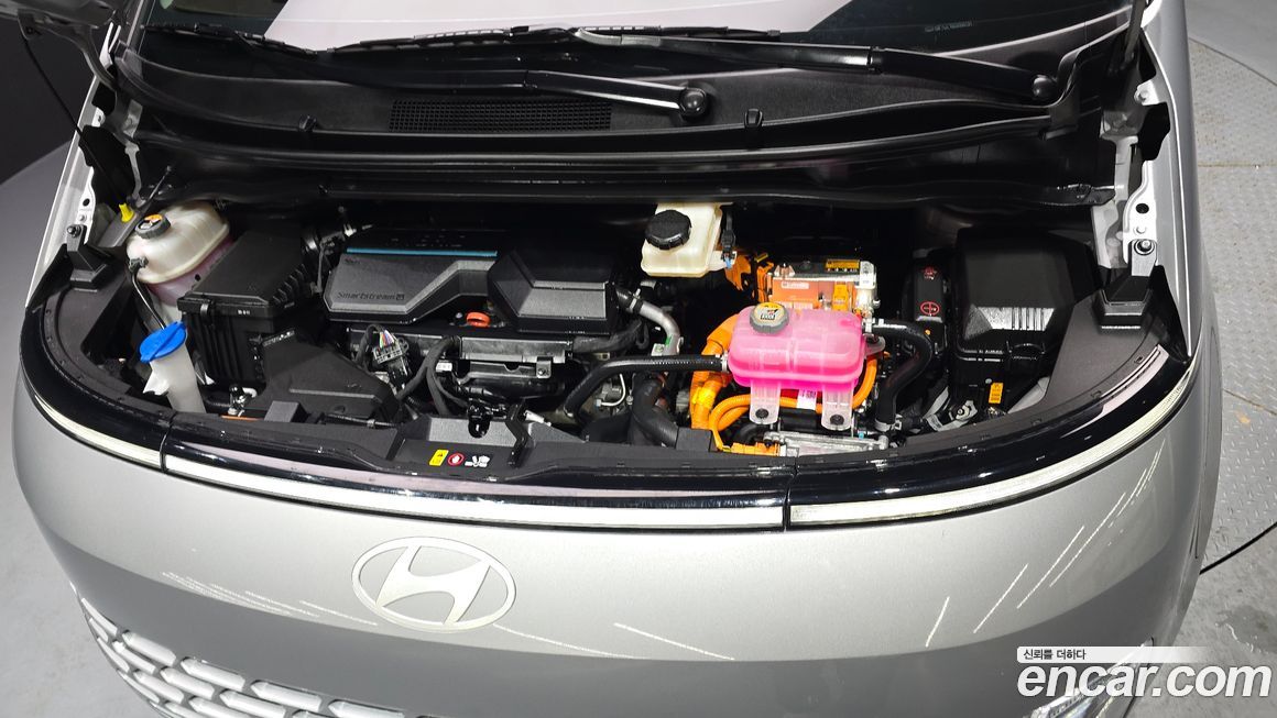Hyundai Staria 2025