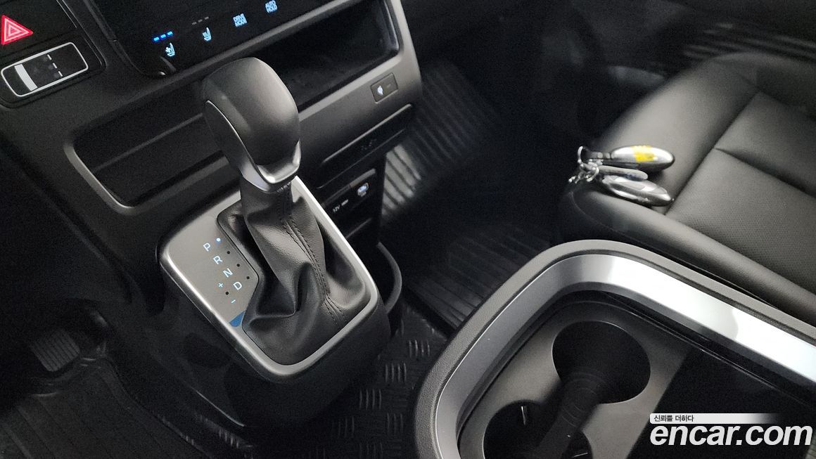Hyundai Staria 2025