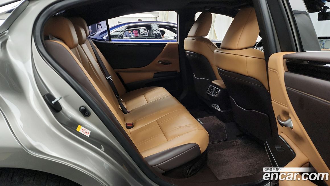 Lexus ES 2019