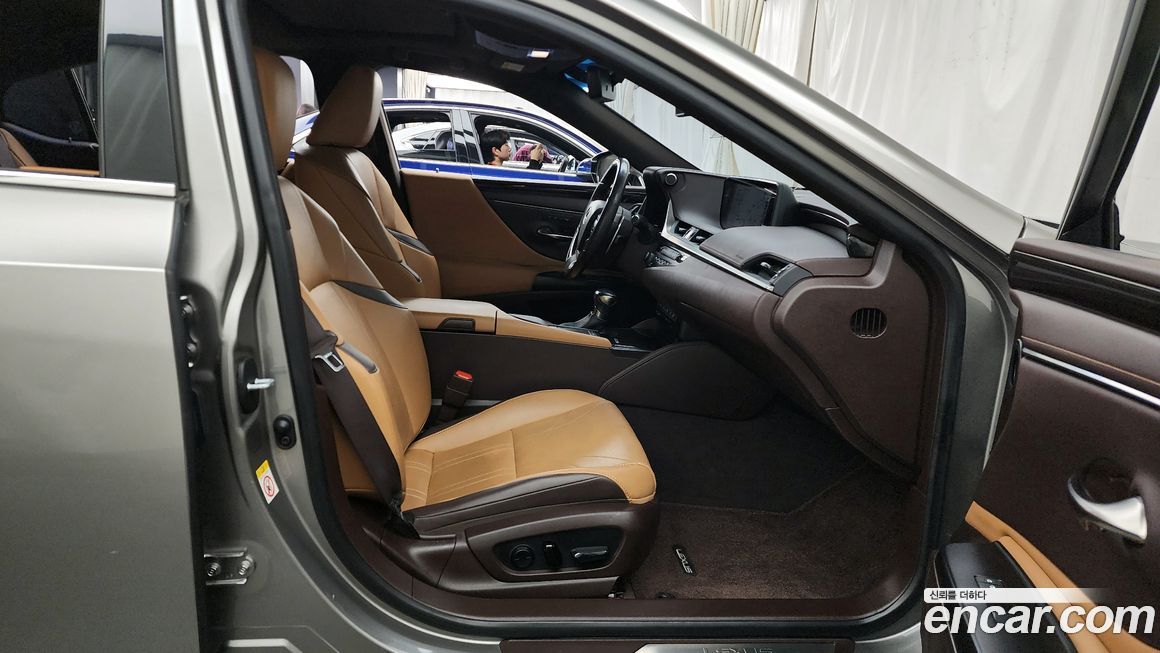 Lexus ES 2019