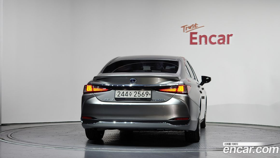 Lexus ES 2019