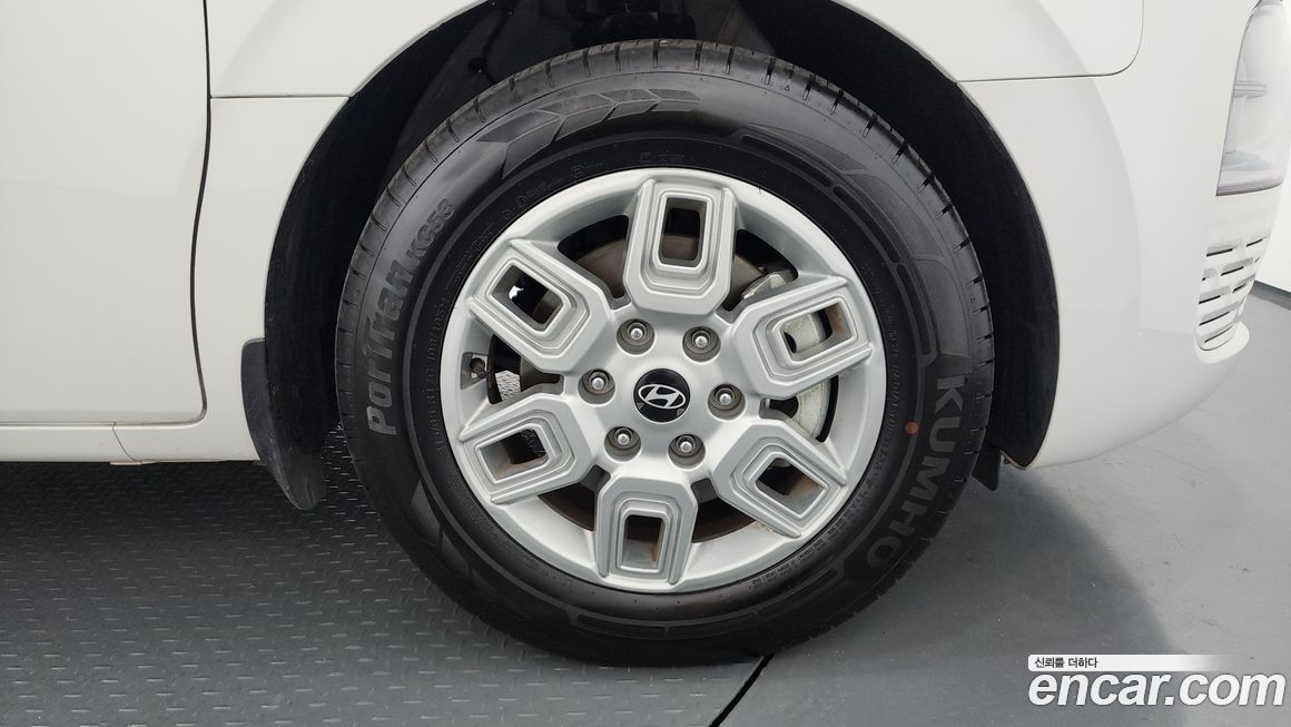 Hyundai Staria 2025