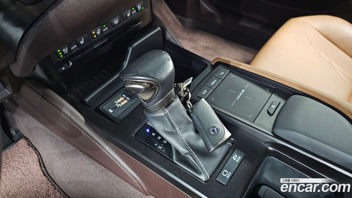 Lexus ES 2019