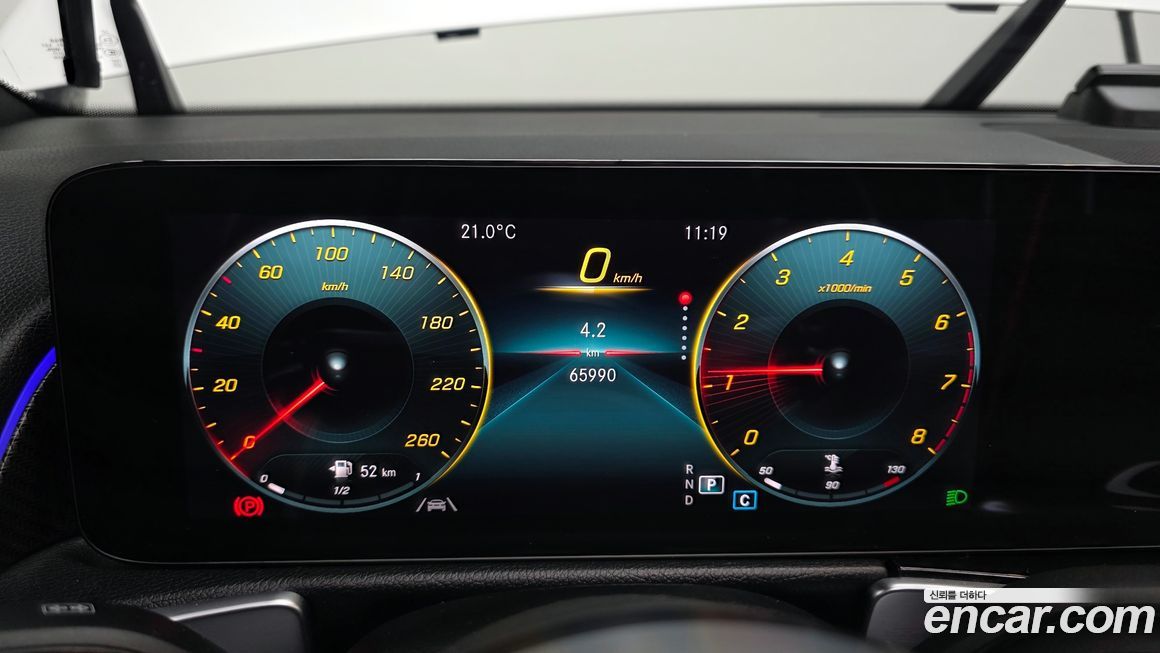 Mercedes-Benz GLB-Class 2021