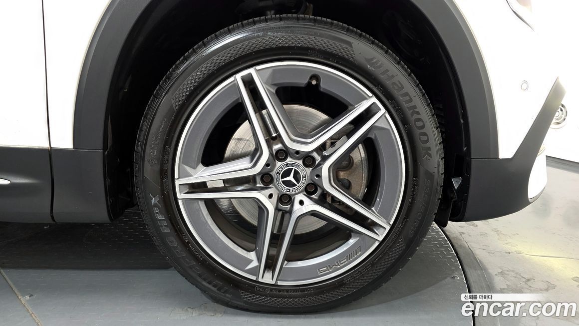 Mercedes-Benz GLB-Class 2021