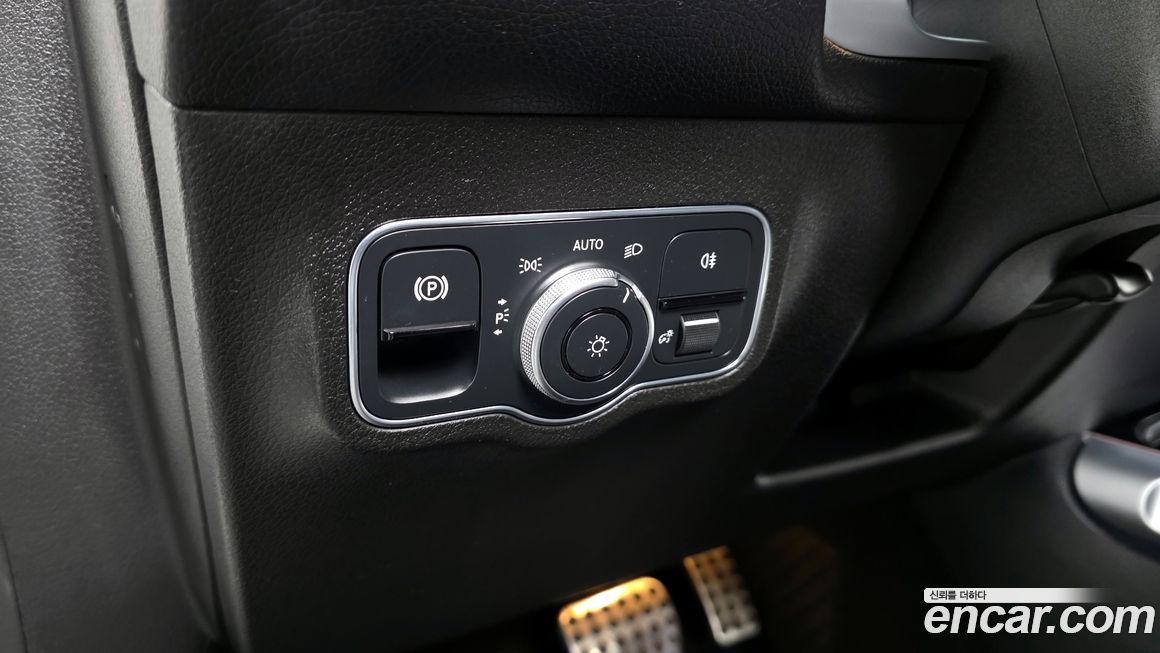 Mercedes-Benz GLB-Class 2021