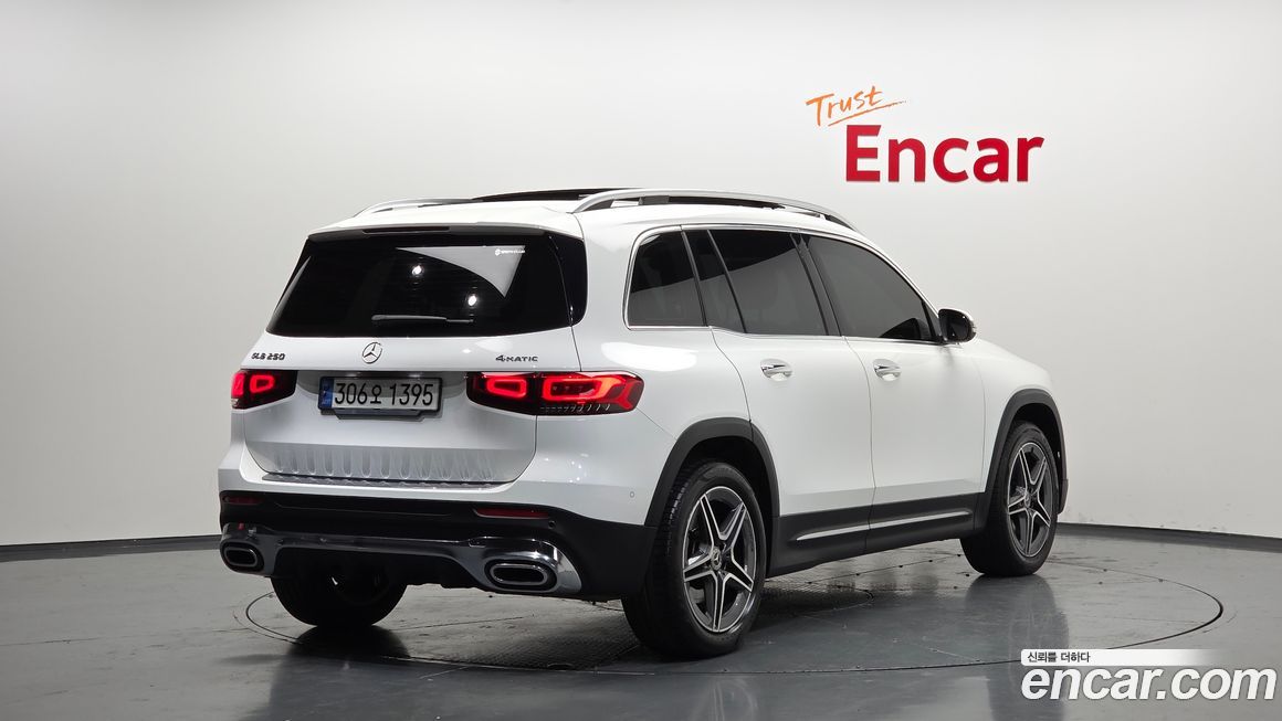 Mercedes-Benz GLB-Class 2021