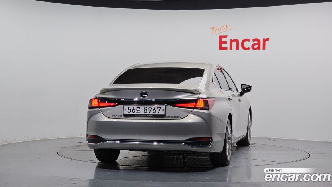 Lexus ES 2019