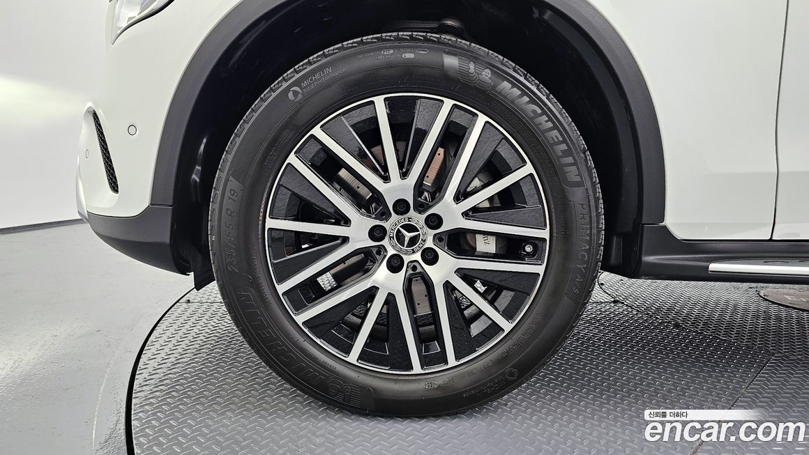 Mercedes-Benz GLC-Class 2021