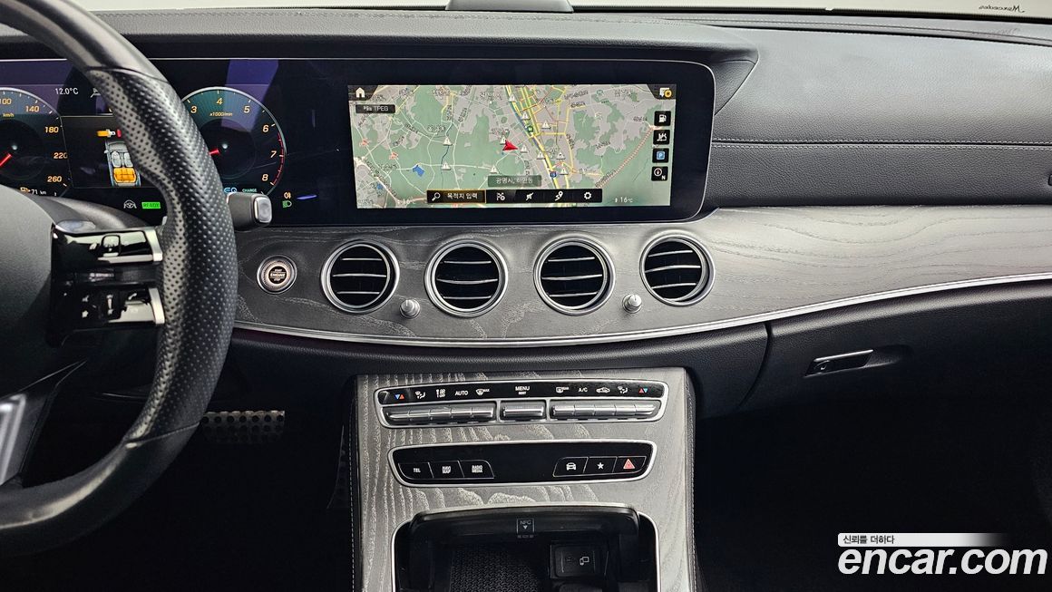 Mercedes-Benz E-Class 2022