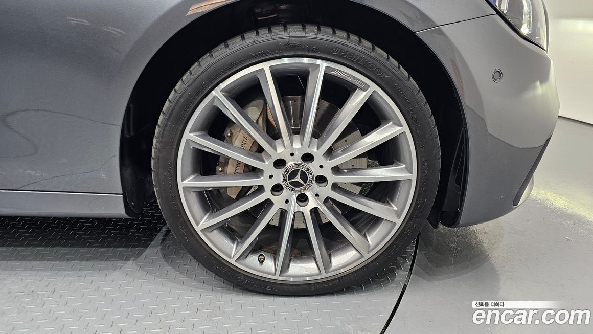 Mercedes-Benz E-Class 2022