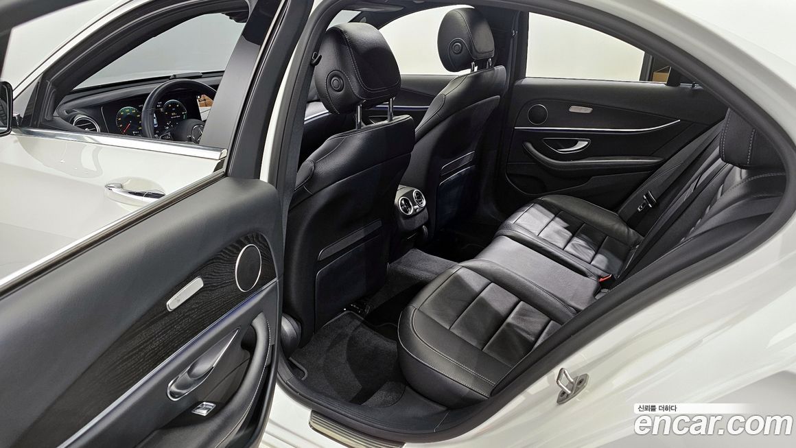 Mercedes-Benz E-Class 2022