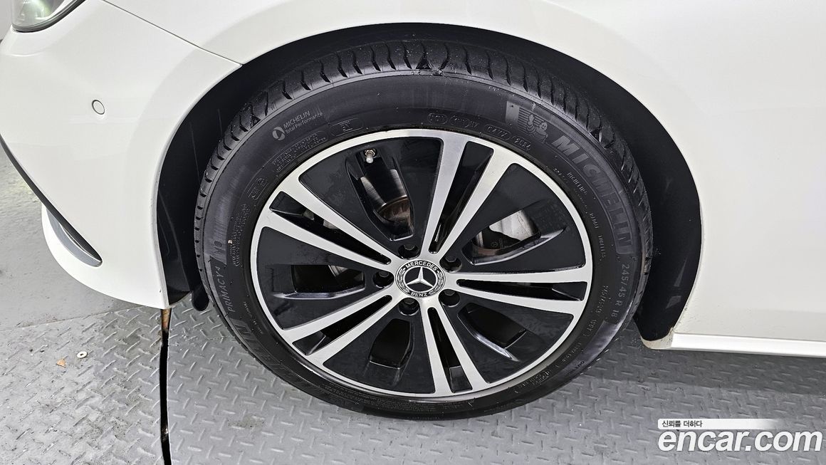 Mercedes-Benz E-Class 2022