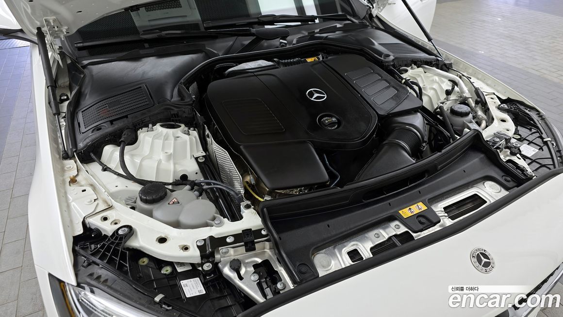 Mercedes-Benz C-Class 2024
