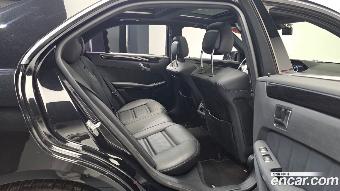 Mercedes-Benz E-Class 2010