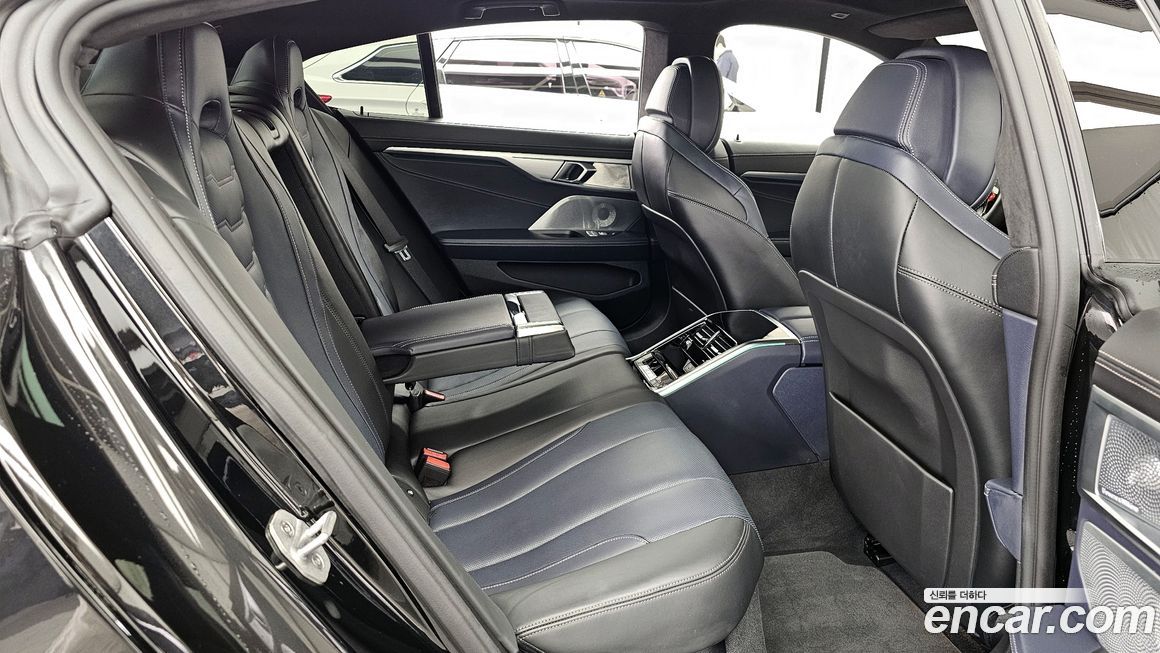 BMW 8-Series 2024