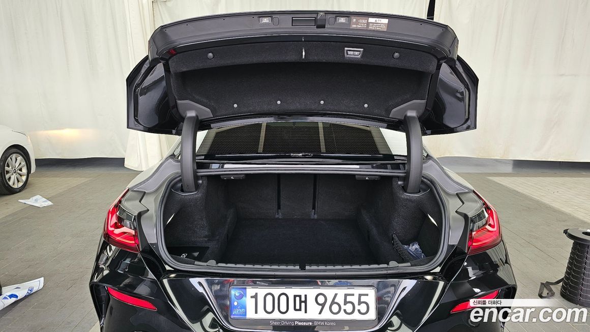BMW 8-Series 2024