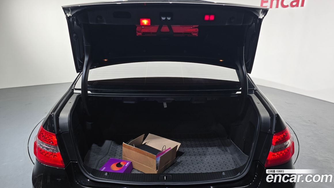 Mercedes-Benz E-Class 2010