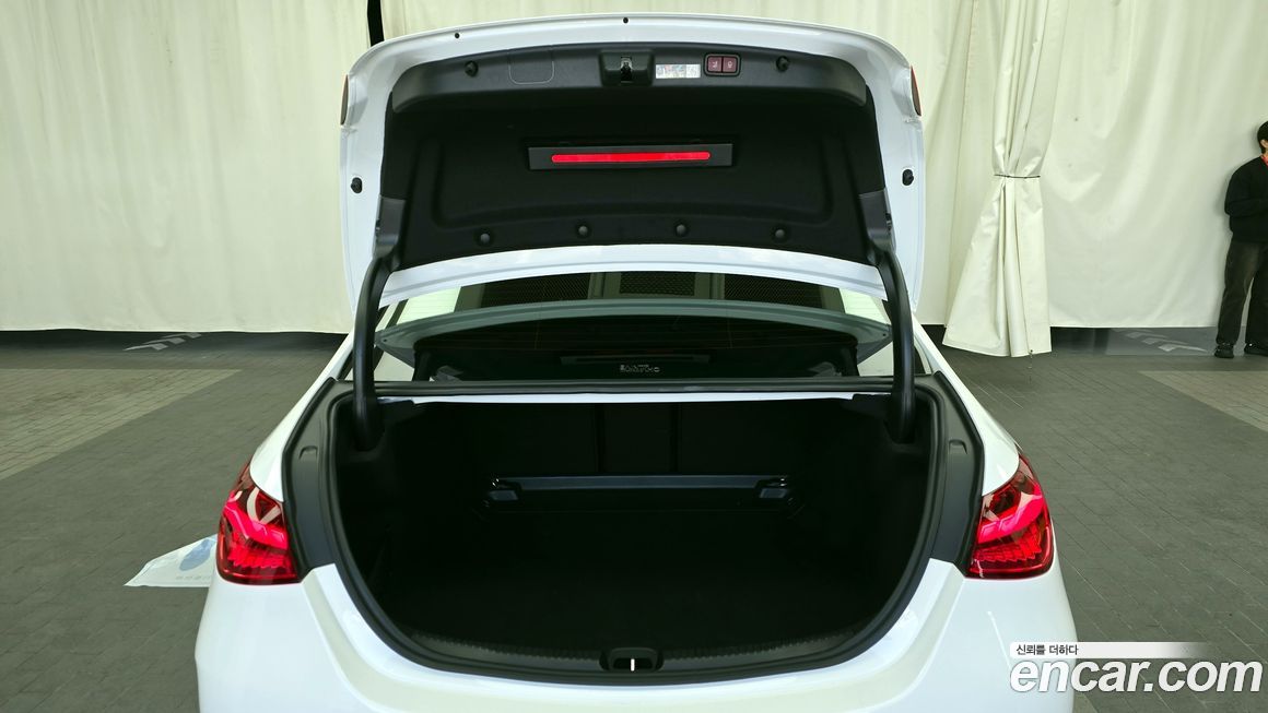 Mercedes-Benz C-Class 2024