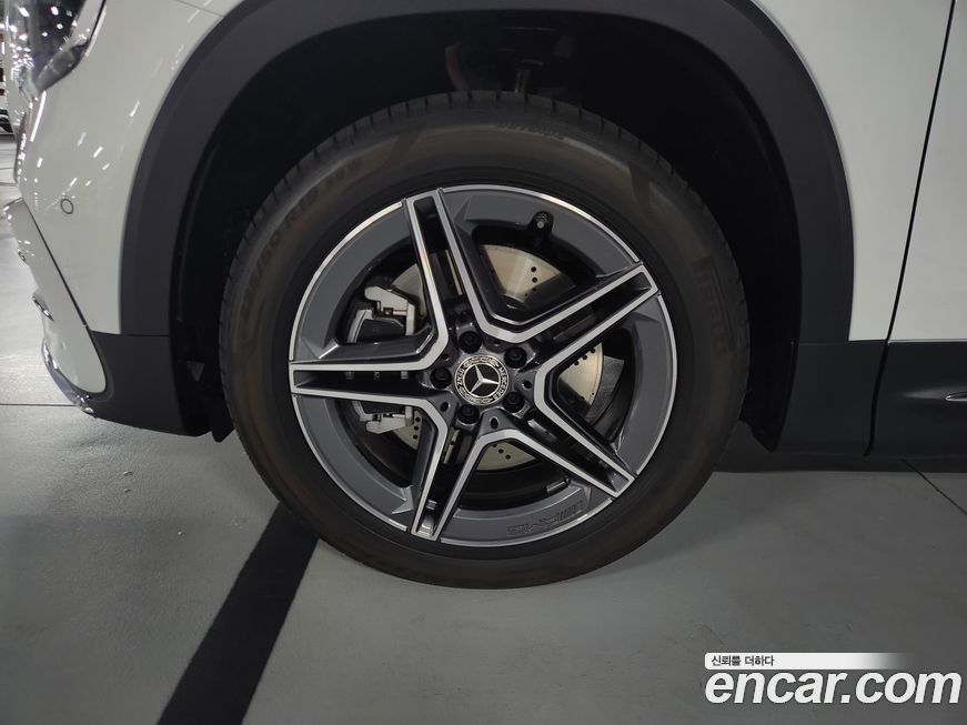 Mercedes-Benz GLB-Class 2025