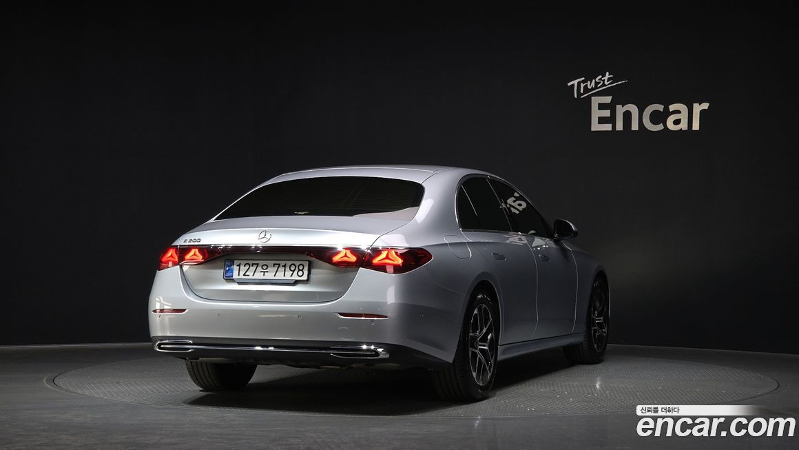 Mercedes-Benz E-Class 2025