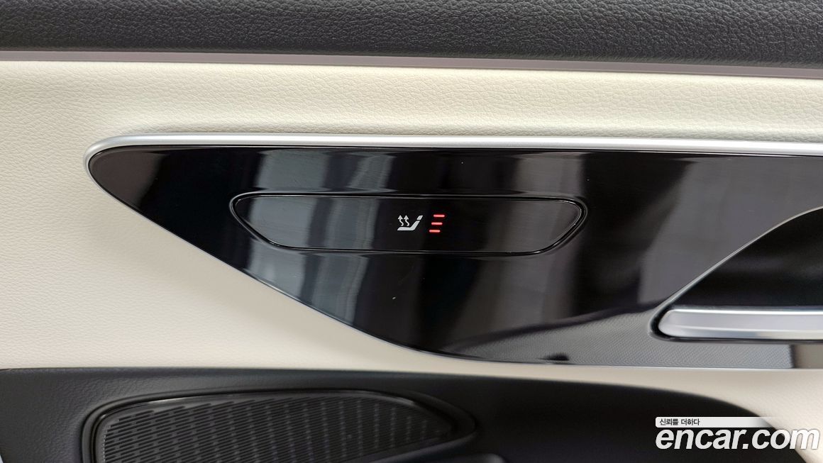 Mercedes-Benz E-Class 2025