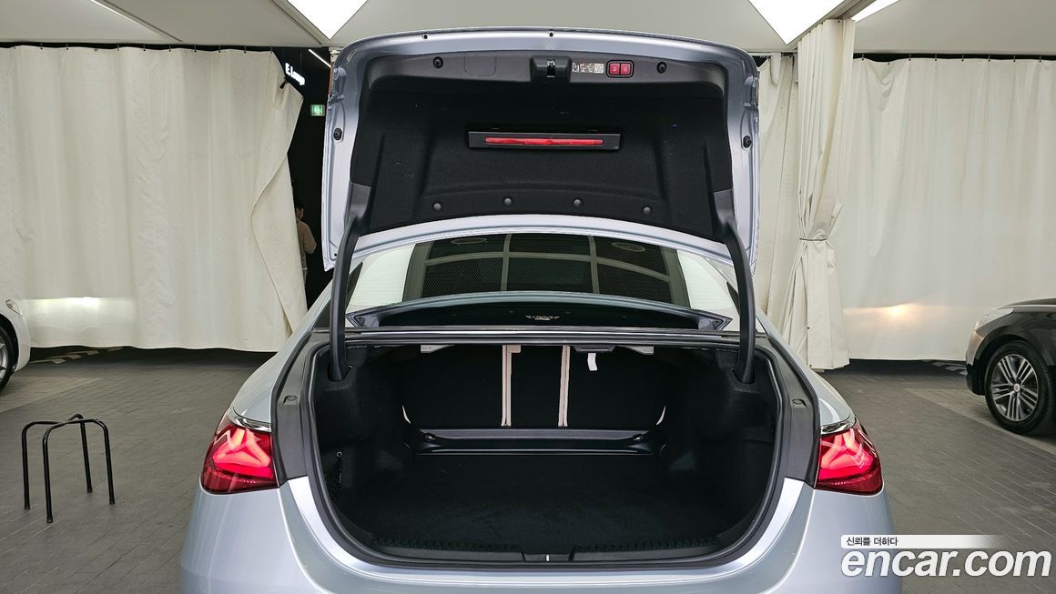 Mercedes-Benz E-Class 2025