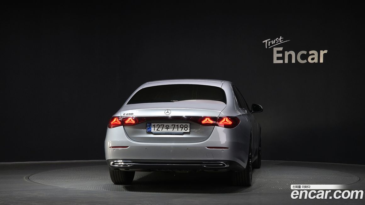 Mercedes-Benz E-Class 2025