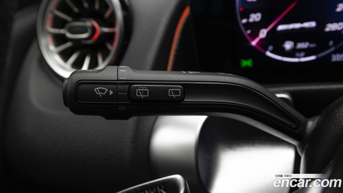 Mercedes-Benz GLB-Class 2025